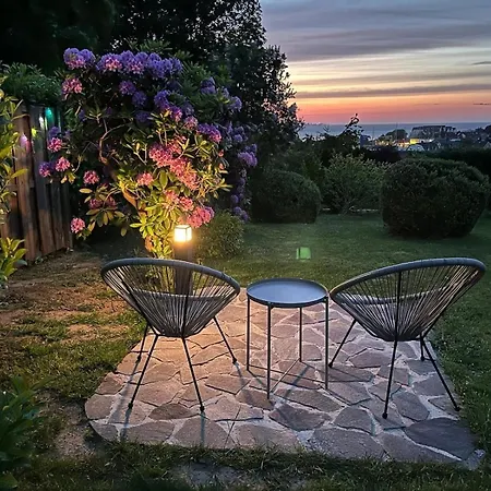 Blauer Blick Alvine Laboe